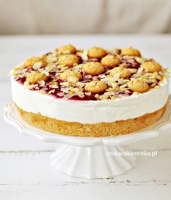 Cherry Almond Yoghurt Cream Cake
