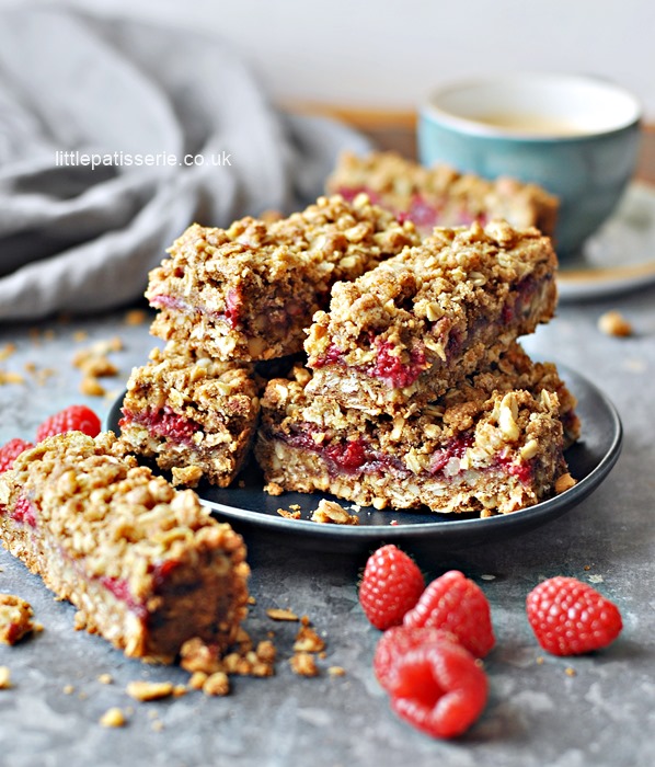 Mega Easy Tasty Oat Bars with Raspberries