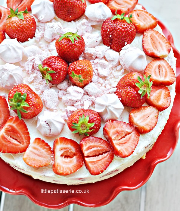 Easy No Bake Strawberry Cheesecake