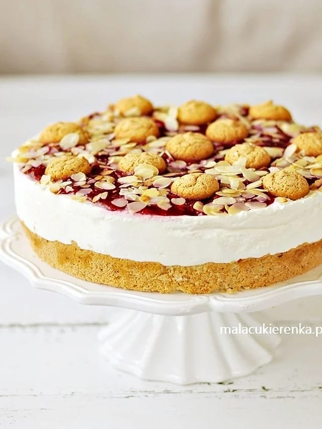 Cherry Almond Yoghurt Cream Cake
